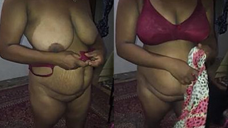 Before going at work Desi aunty permits guy to take look on XXX jugs