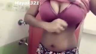 Indian webcam girl teases lovers of porn touching the succulent chest