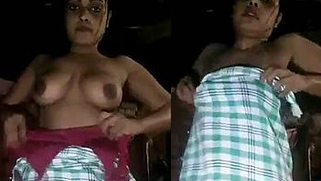 Come-hither Indian madame willingly flashes her boobies for porn shooting