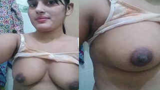 Indian shows off her XXX body upon request of a new sex friend