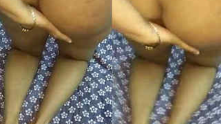 Indian checks her XXX vagina and invites cameraman to have sex