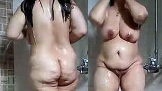 Nothing can stop Indian from washing her XXX body in a sex way