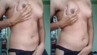 Super-hot Indian with XXX tits cools passion down performing sex dance