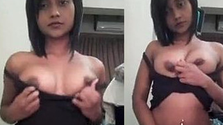 Amateur sex video of XXX Indian teen playing with titties on webcam