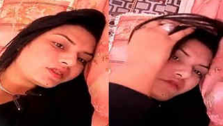 Hot to trot Desi wench shows XXX fruits and sticks sexy tongue out