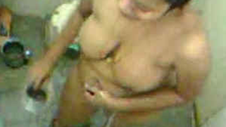 Hidden sex video of Desi woman washing her XXX curves in bathroom