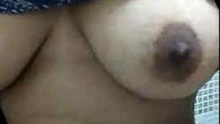 Desi girl doesn't hide her sex tits and flaunts them in XXX solo video