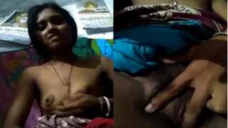 Fetching Desi girl shows how she plays with XXX hole before sex