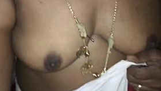 Desi lady lets XXX cameraguy film sexy tits only to remain anonymous