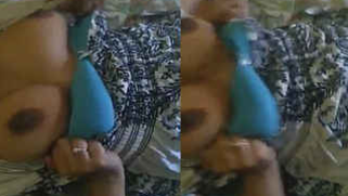 It is very sexy when Indian girlfriend masturbates XXX slit on camera