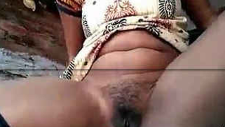 Desi female demonstrates XXX slot that looks very sexy and tight