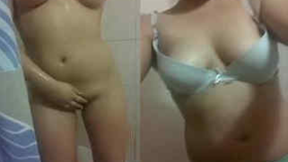 Solo sex video of naughty Desi MILF who demonstrates XXX curves in shower