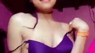 Indian teen records sex clip in which she shows her perky XXX tits
