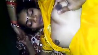 Desi52 bhabhi indian aunty show new yellow saree in village | XXX Video on AllSex.XXX