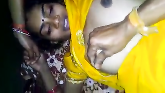 Desi52 bhabhi indian aunty show new yellow saree in village | XXX Video on AllSex.XXX
