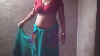 Desi52 aunty stripping her green-red saree and exposing her awesome figure! | XXX Video on AllSex.XXX