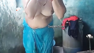 Hot Desi52 video of my aunty taking a shower and she has got a humongous boobs | XXX Video on AllSex.XXX