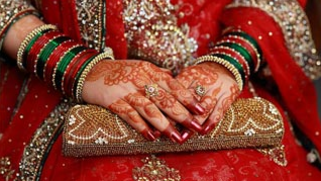 Newly-wed Pakistani wife nude show with mehendi masturbation
