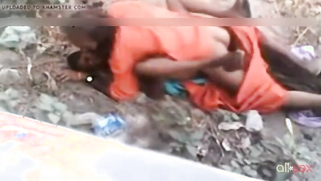 Voyeurs record Paki stepdad having sex with XXX babe on the ground