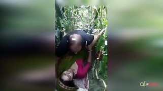 Fast sex of a mature Paki dude and XXX stepdaughter in the field