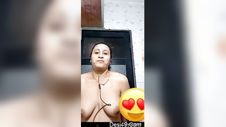 All guys want to have sex when watching big XXX boobs of Paki MILF