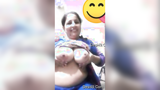 Cool sex webcam show with Paki XXX auntie revealing huge breasts | XXX Video on AllSex.XXX