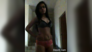 Sultry Paki webcam XXX babe undresses for a man to have sex with | XXX Video on AllSex.XXX