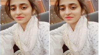 Paki webcam girl shows her XXX pussy seducing bearded guy on sex