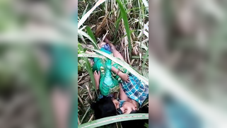 Desi cheating wife gets outdoor sex! Caught by a ananist - voyeur | XXX Video on AllSex.XXX