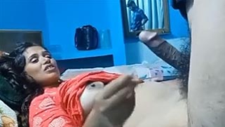Amateur guy gives carnal pleasure to Desi MILF's vagina on the bed | XXX Video on AllSex.XXX