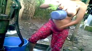 Some XXX adventures of Desi MILF who films herself washing outdoors | XXX Video on AllSex.XXX