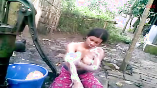 Some XXX adventures of Desi MILF who films herself washing outdoors | XXX Video on AllSex.XXX