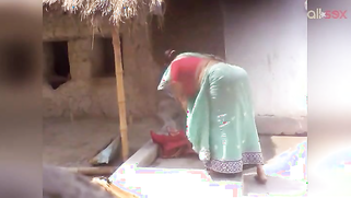 Desi slut washes clothes and flashes big boobs in outdoor XXX video