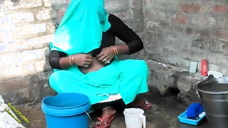 Modest Indian MILF hides face while exposing boobies and pussy on cam | XXX Video on AllSex.XXX