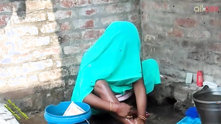 Modest Indian MILF hides face while exposing boobies and pussy on cam | XXX Video on AllSex.XXX