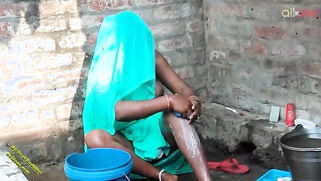 Modest Indian MILF hides face while exposing boobies and pussy on cam | XXX Video on AllSex.XXX