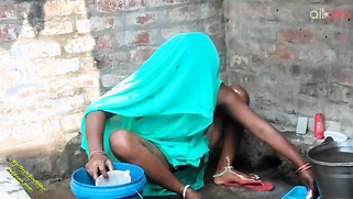 Modest Indian MILF hides face while exposing boobies and pussy on cam | XXX Video on AllSex.XXX