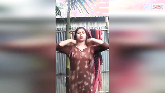 Desi babe with full lips demonstrates new red bra that perfectly fits | XXX Video on AllSex.XXX