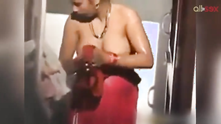 Outdoor bathing sexy Desi aunty beauty rubs her pussy under water | XXX Video on AllSex.XXX