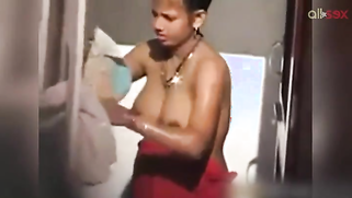 Outdoor bathing sexy Desi aunty beauty rubs her pussy under water | XXX Video on AllSex.XXX