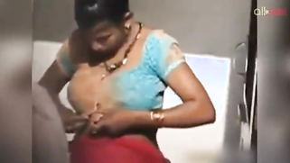 Outdoor bathing sexy Desi aunty beauty rubs her pussy under water | XXX Video on AllSex.XXX