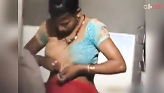 Outdoor bathing sexy Desi aunty beauty rubs her pussy under water