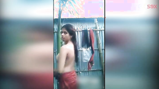 Indian chick changes on camera showing off beautiful natural breasts | XXX Video on AllSex.XXX