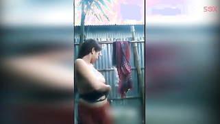 Indian chick changes on camera showing off beautiful natural breasts | XXX Video on AllSex.XXX