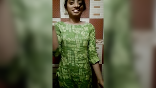 Cute Desi Bangla girl nude selfie - এক্সক্সক্স