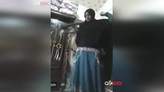 Indian MILF is nervous because of camera while getting completely nude | XXX Video on AllSex.XXX