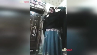 Indian MILF is nervous because of camera while getting completely nude | XXX Video on AllSex.XXX