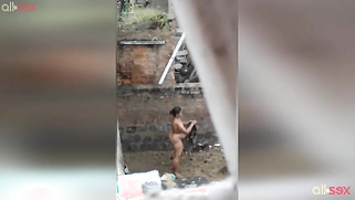 Fatty Desi housewife changes but neighbor manages to film her naked | XXX Video on AllSex.XXX