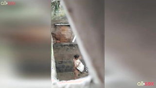 Fatty Desi housewife changes but neighbor manages to film her naked | XXX Video on AllSex.XXX