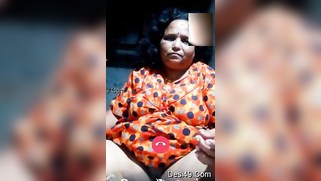 Naughty Desi mature woman broadcasts her own porn show from bedroom | XXX Video on AllSex.XXX